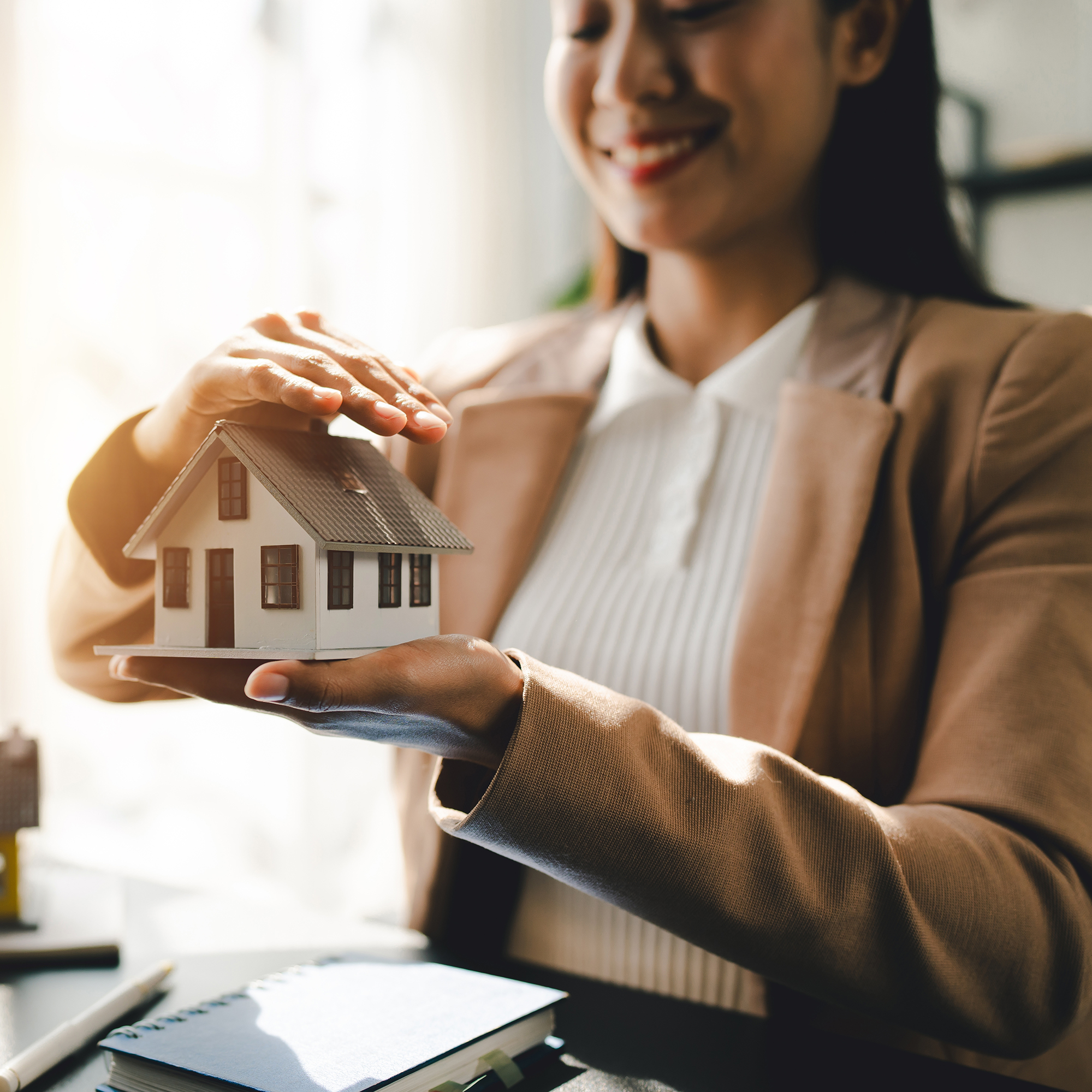 Real,Estate,Agent,Delivering,Sample,Homes,To,Customers,,Mortgage,Loan